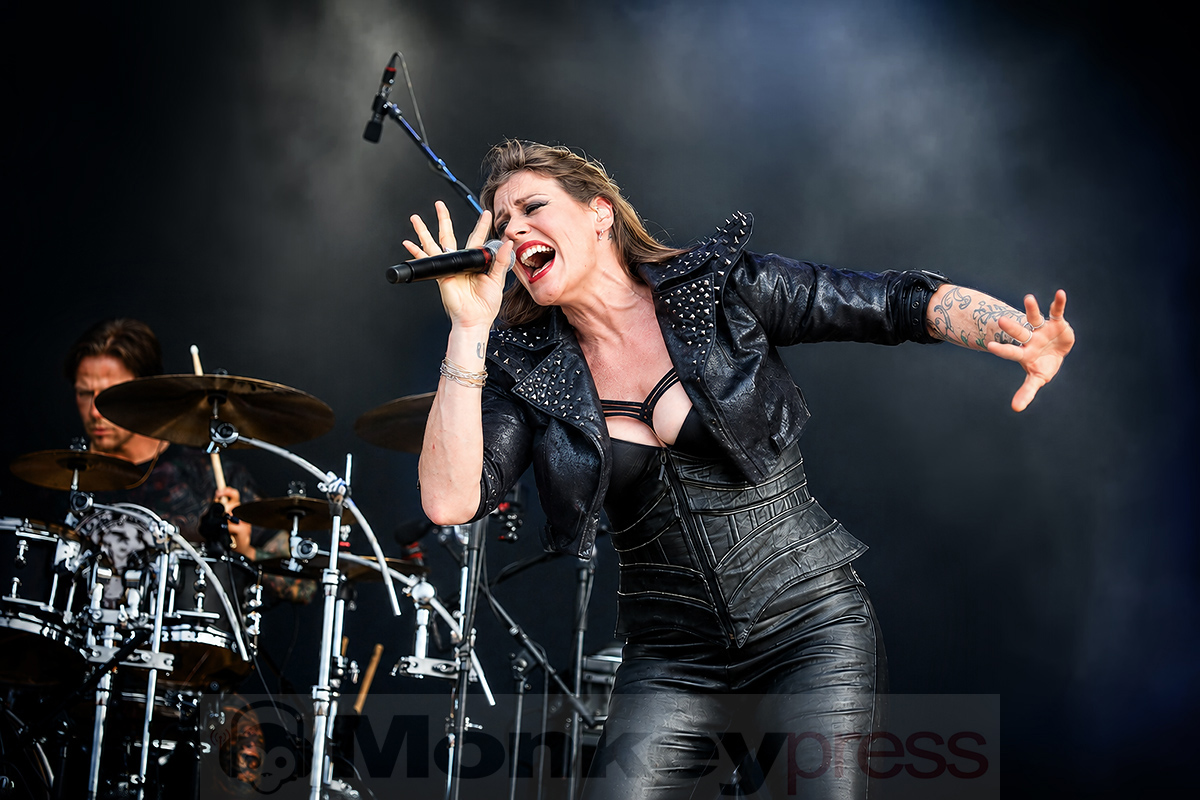 Floor Jansen at M’era Luna 2026 © Sandro Griesbach